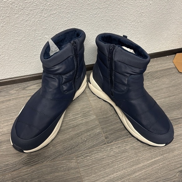 Baretraps Darra Waterproof Cold Weather Boots - Picture 7 of 9